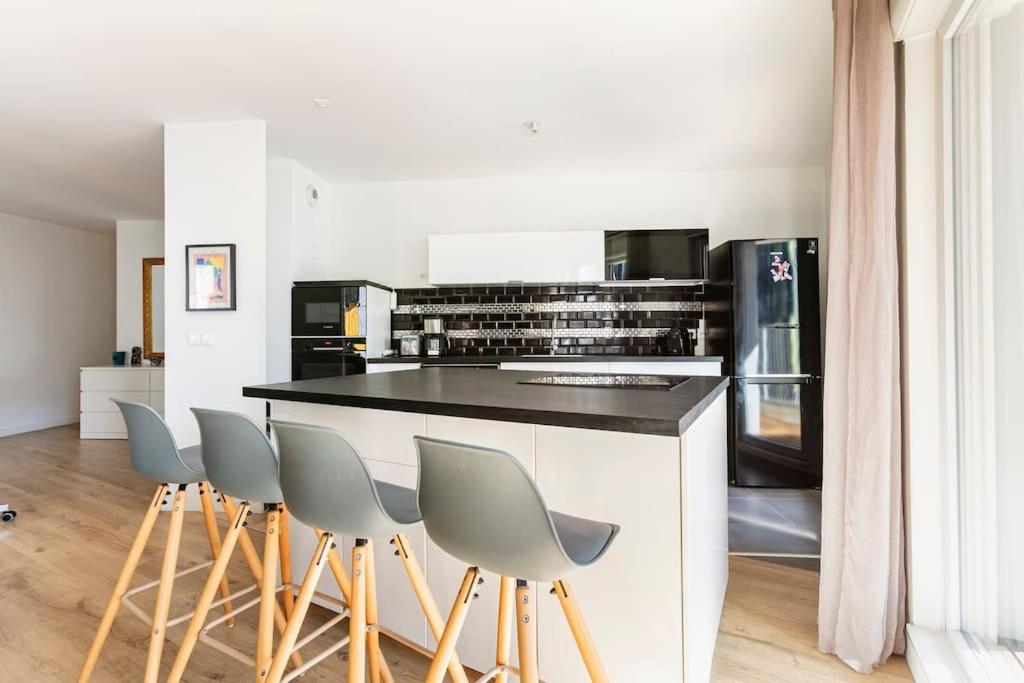 Grand Appartement , Paris La Defense Arena, 50 Metres De La Gare, 15 Min Champs Elysees Nanterre Ngoại thất bức ảnh